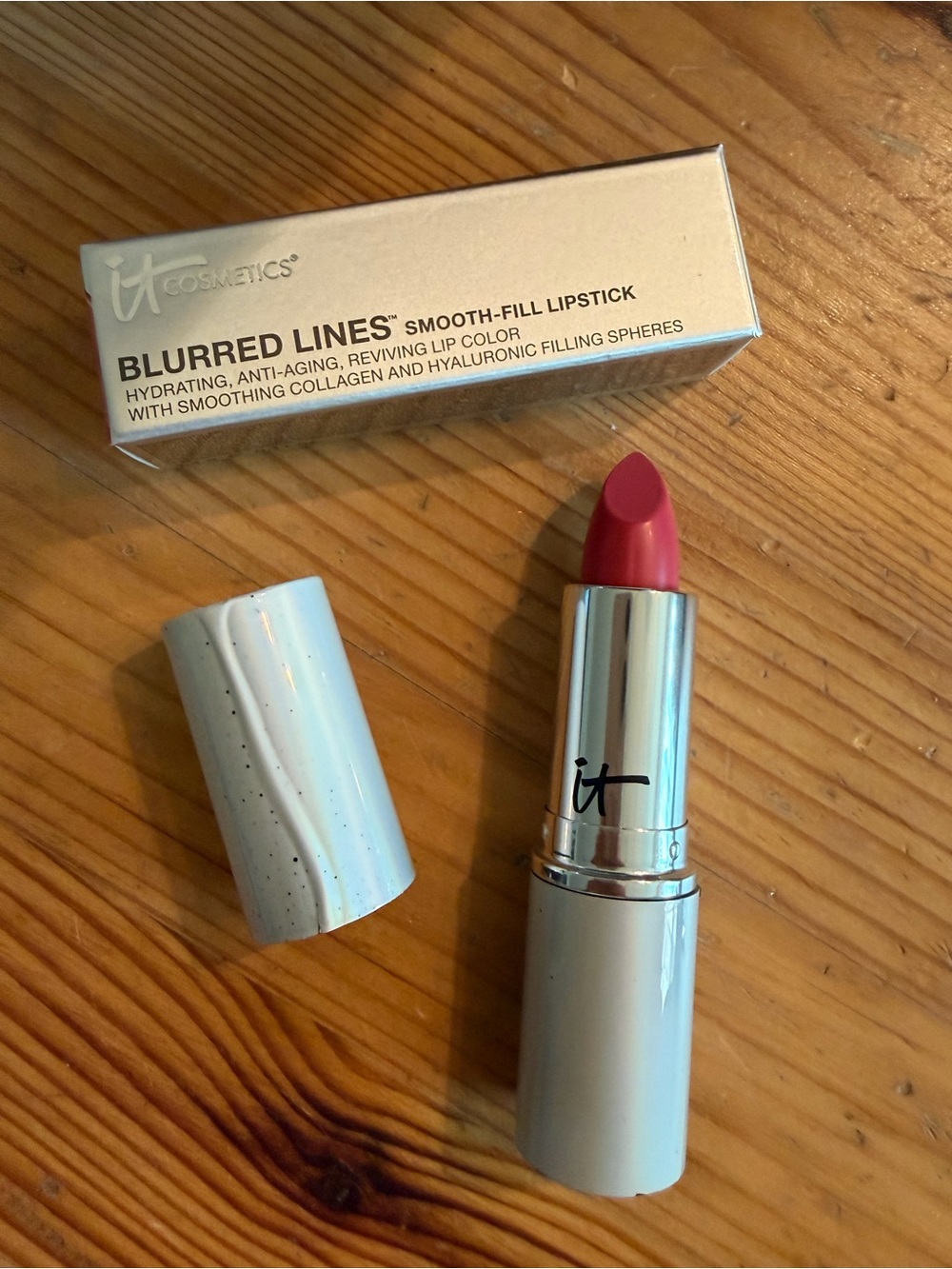 New IT Cosmetics BLURRED LINES Je Ne Sais Quoi Smooth Fill Lipstick NIB